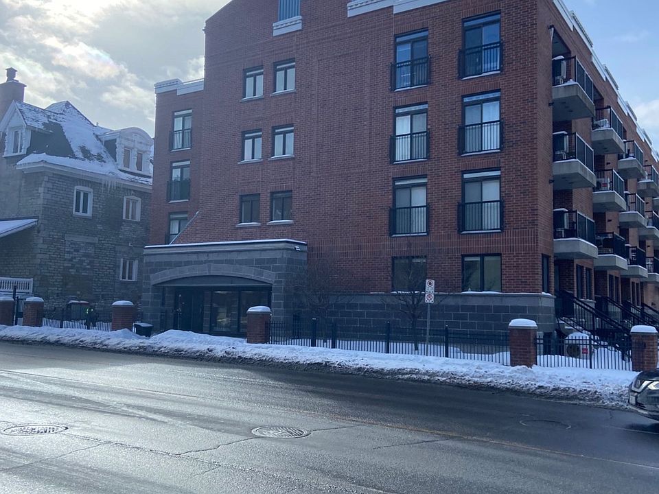 1st image of 456 King Edward Ave #306