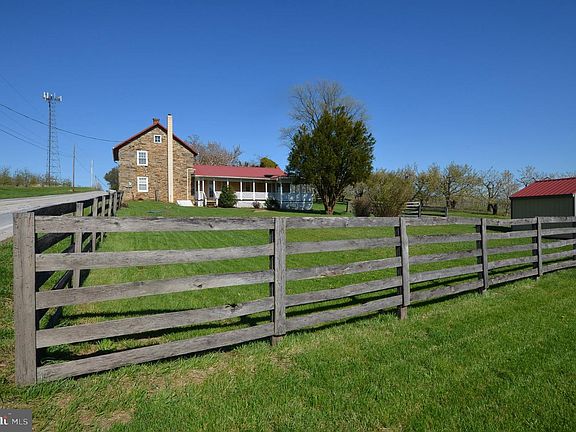 5th image of 1059 Cashtown Rd