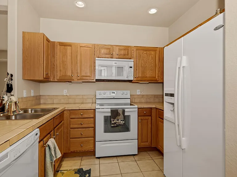 1115 Trask Hts — Photo 6