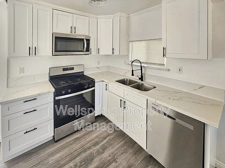 327 W Haloid Ave — Photo 4