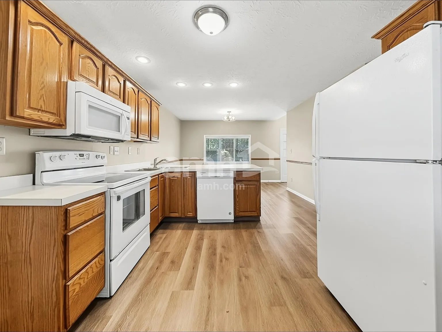 4 bed, 2.5 bath, 1996 sqft, $2,490 — Photo 3
