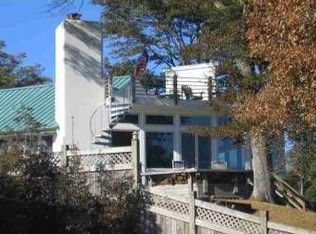 6097 Martins Point Rd, Kitty Hawk, NC 27949