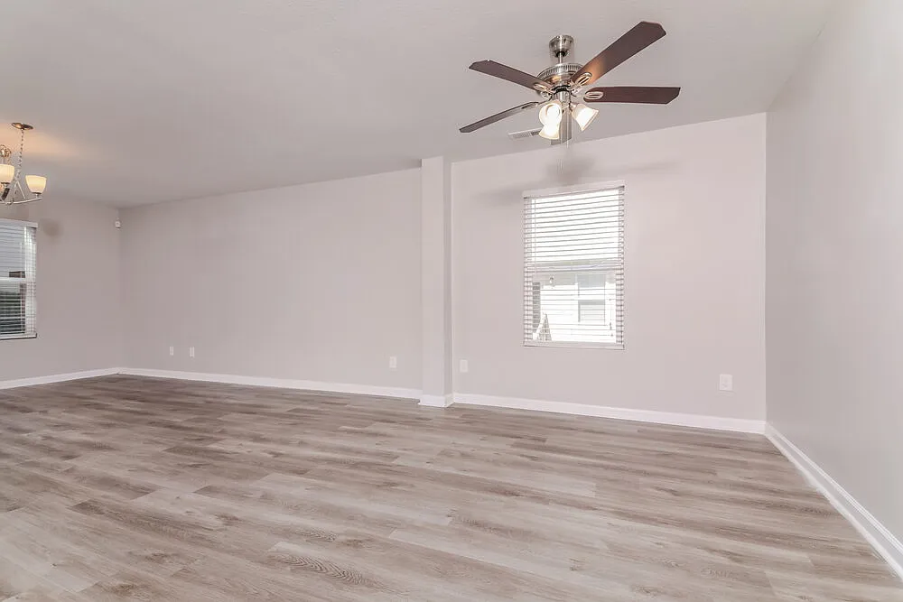 4 bed, 2.5 bath, 2272 sqft, $2,015 — Photo 4