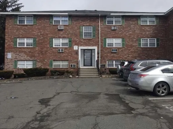 367 Hildreth St APT 33, Lowell, MA 01850