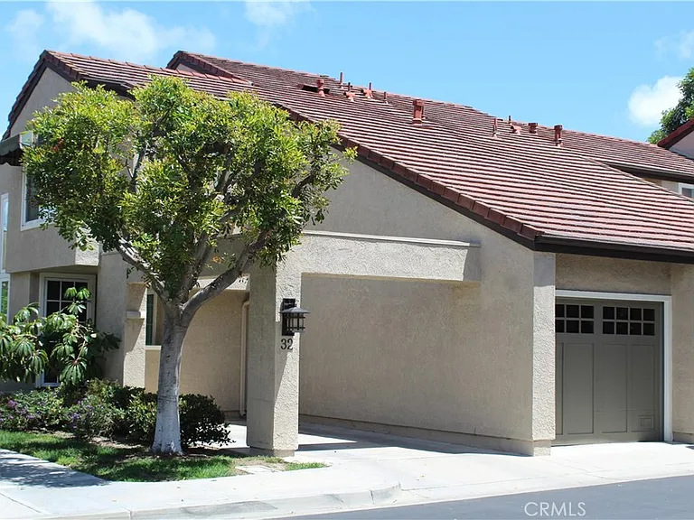 32 Stanford Ct #16 — Photo 1