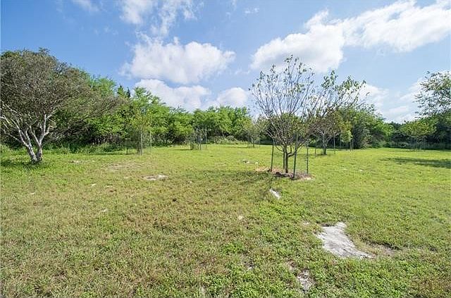 1st image of 127 Elm Holw
