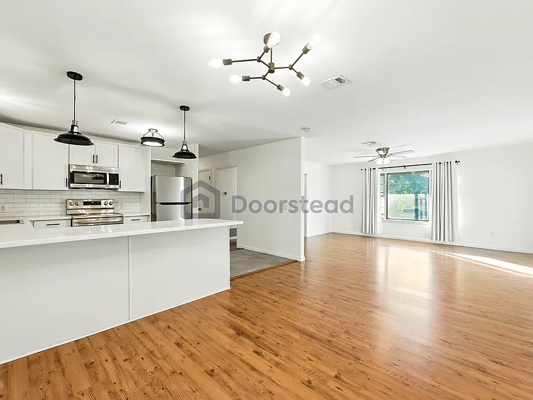 445 Granada Dr — Photo 6