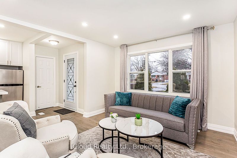 Toronto House for rent - 5 Bedrooms — photo 4