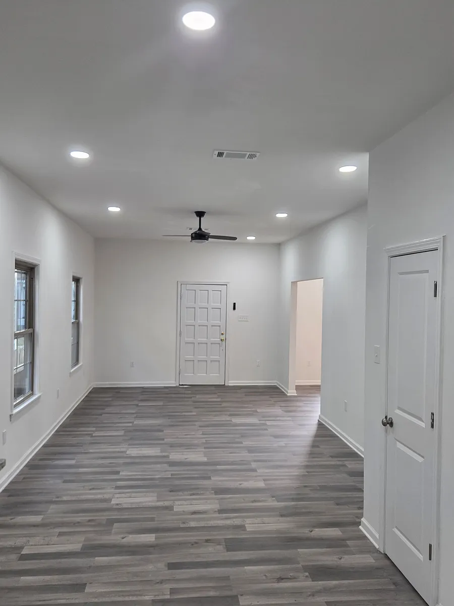 Walk in/Dining Area - 8831 Birch St