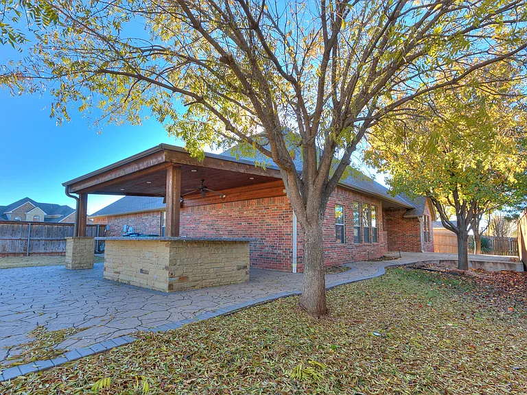 17121 Kemble Ln — Photo 23