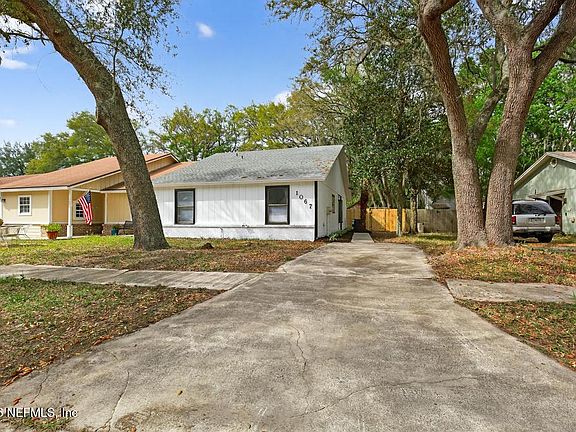 4th image of 1067 WILLOW COVE Court W