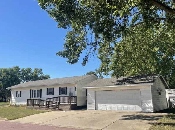 273 E Morgan St, Tracy, MN 56175