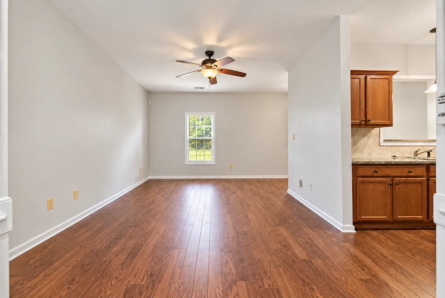 125 Burgess Ln — Photo 4