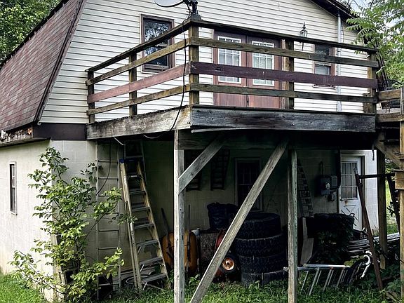 3rd image of 2154 Golf Course Rd