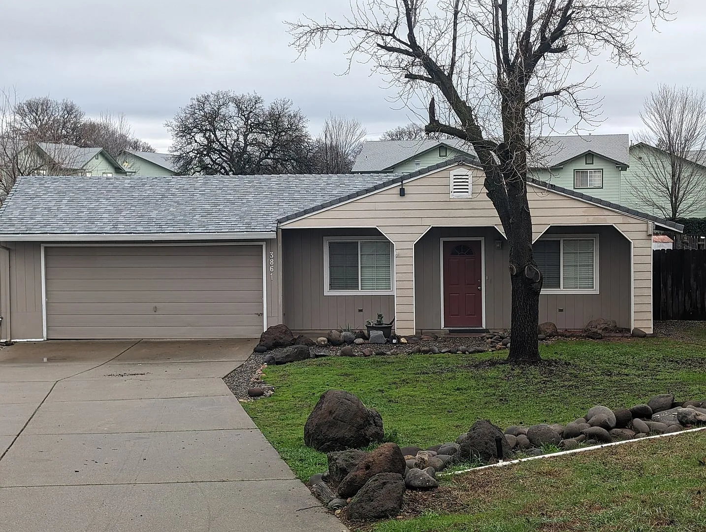 3 Bedroom 3 Bathroom House in Cottonwood — Photo 1