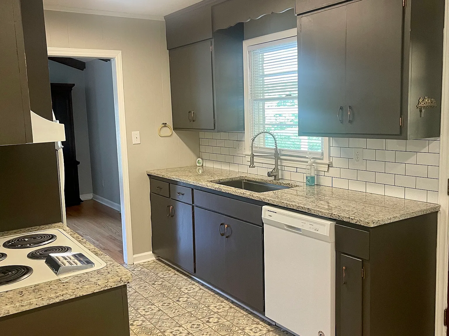 3 bed, $1,550 — Photo 4