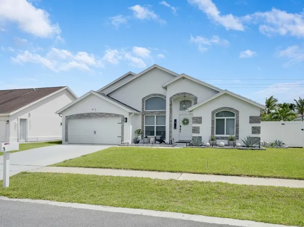 3 Meadows Park Lane, Boynton Beach, FL 33436