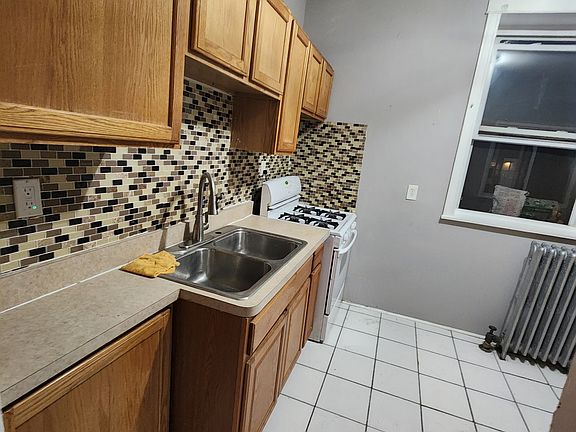 2nd image of 6218 S University Ave #3N