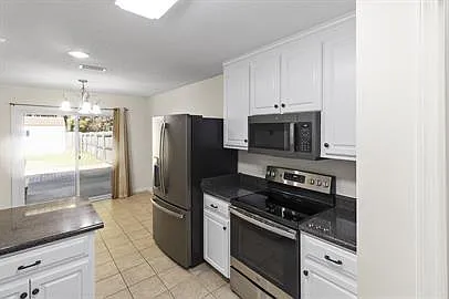3 bed, 2.0 bath, 1379 sqft, $1,600 — Photo 3
