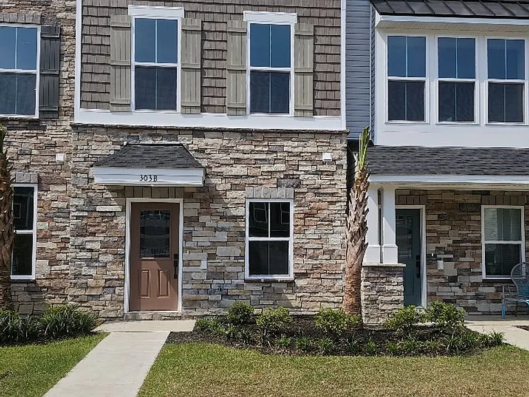 303 Golan Cir #B — Photo 2