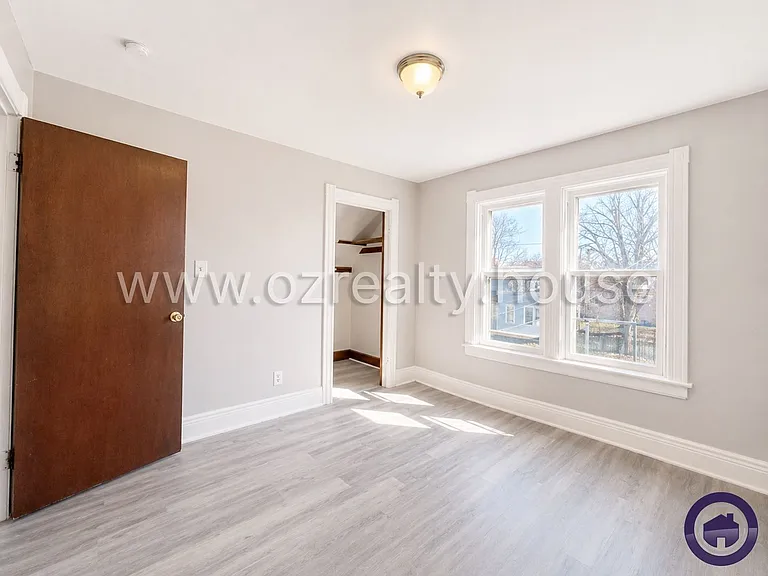1031 N Michigan St — Photo 12