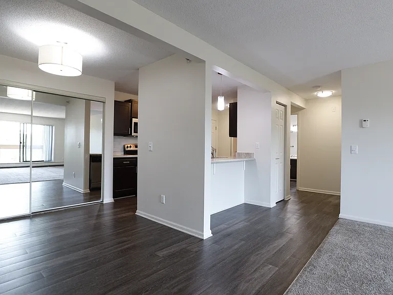 The Woodlands of Minnetonka Apartments — Photo 16