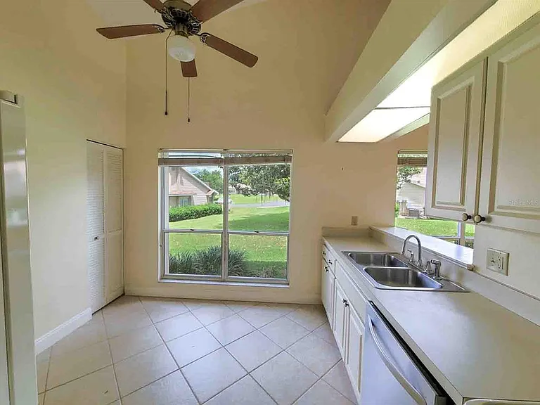 2321 SE 19th Cir — Photo 13