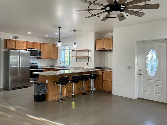 Light and bright spacious feel with Stainless Steel appliances