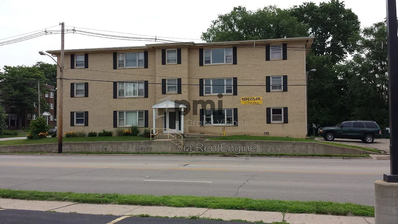 2 bed, 1.0 bath, 750 sqft, $1,061 — Photo 1