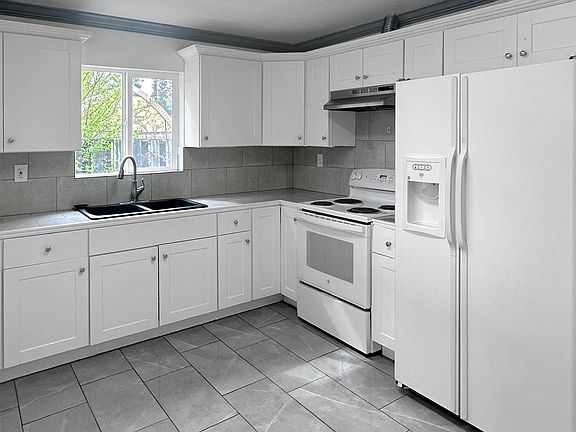 4th image of 406 C St