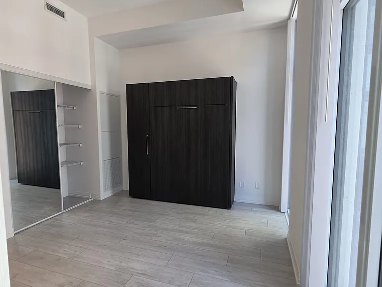 400 King St W #901 — Photo 6