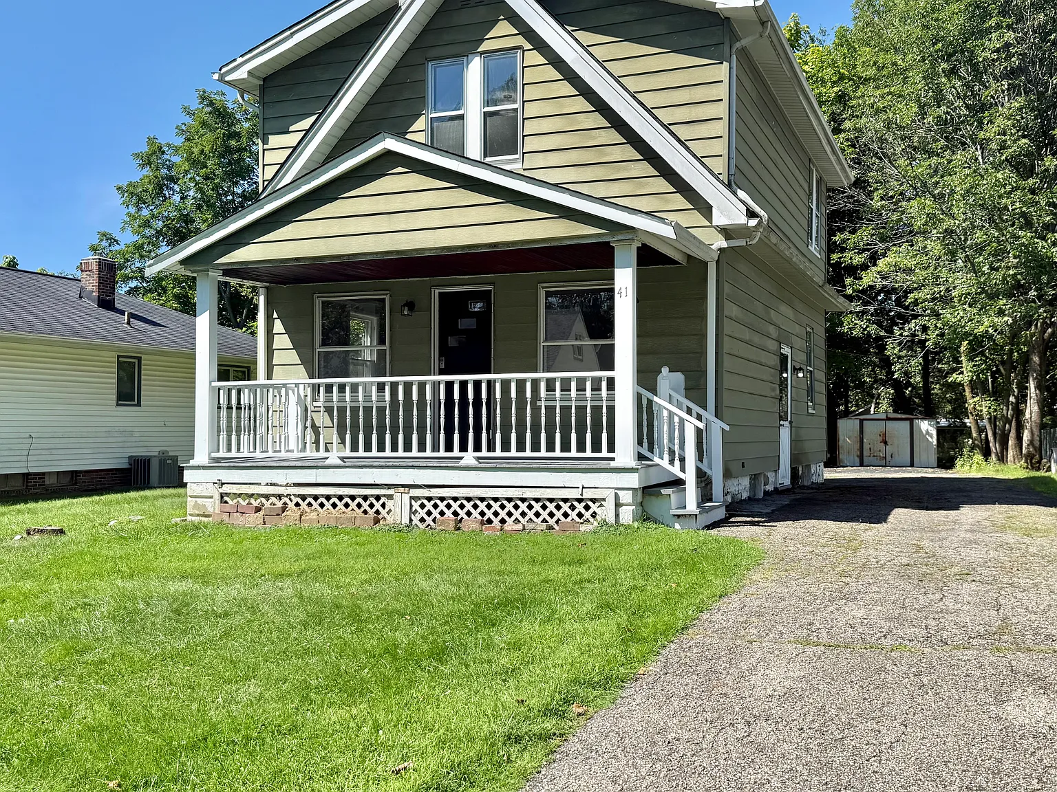 3 bed, 1040 sqft, $1,600 — Photo 1