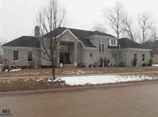 48475 Red Oak Dr, Shelby Township, MI 48315