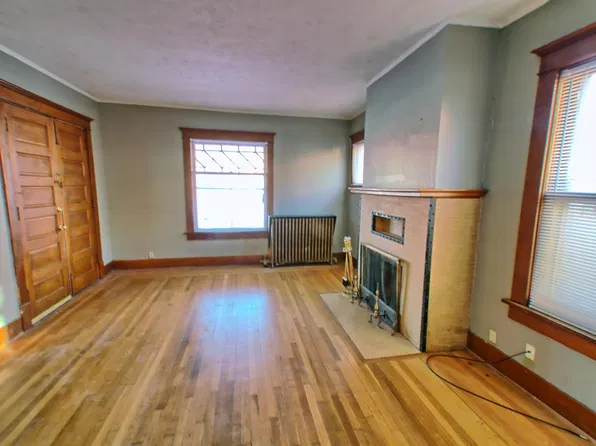 4819 Cass St APT 1, Omaha, NE 68132