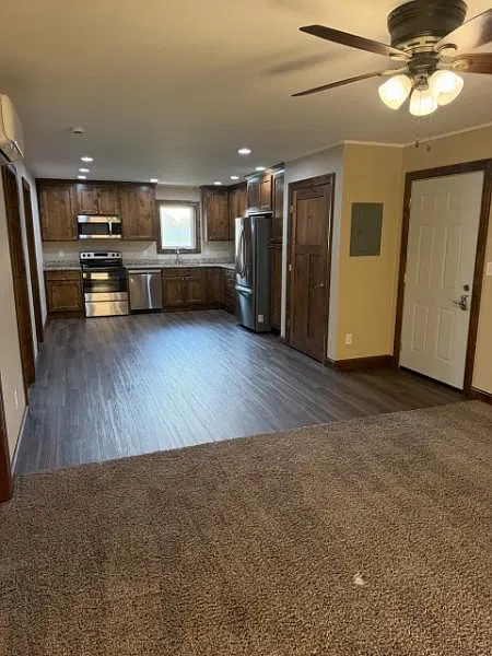 2 bed, $1,100 — Photo 2