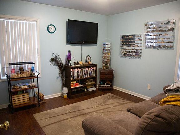 5th image of 208 Hillcrest Ave