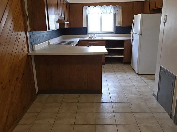 5th image of 602 7th St S APT 2