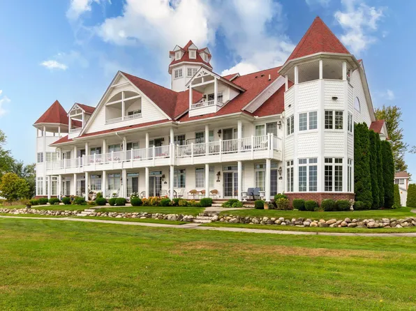 9988 Tashmoo Ln, Algonac, MI 48001