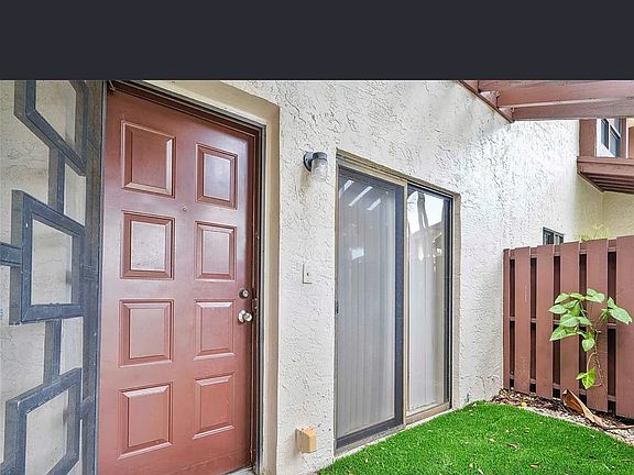 4th image of 4306 Carambola Cir N