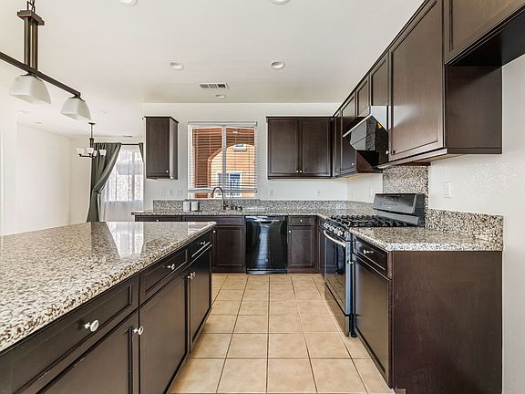 4th image of 790 Plum Ln