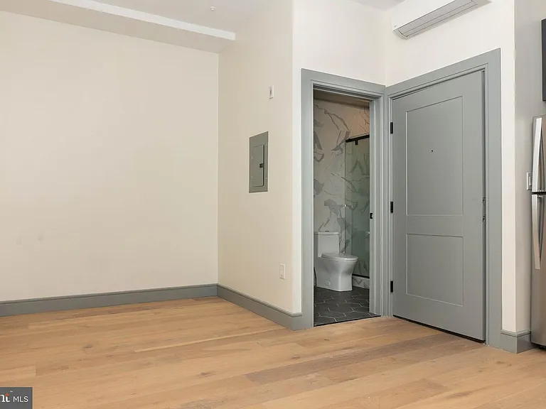 327 S 16th St #2R — Photo 4