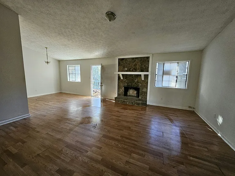 300 Martin Dr — Photo 8