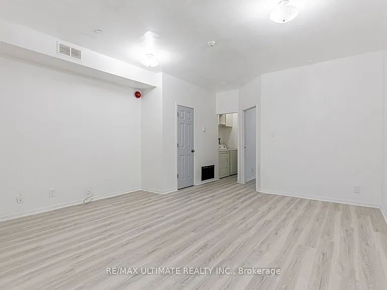 996 Queen St E #5 — Photo 7