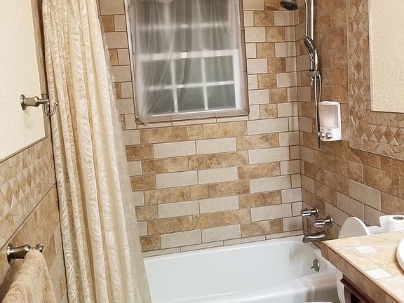 4th image of 310 E Mary St