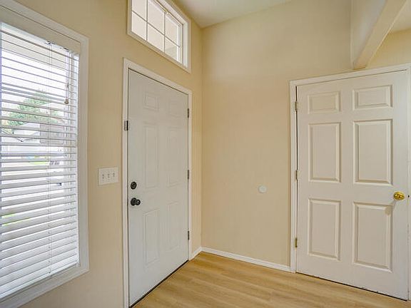 5th image of 10207 NE 82nd Ave