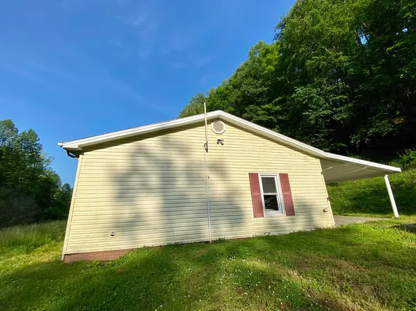 475 Delong Rd, Hagerhill, KY 41222