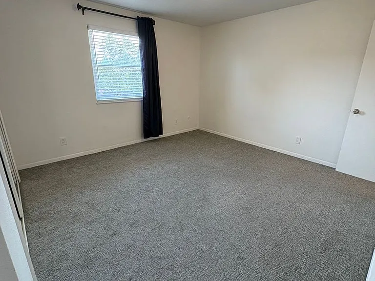 6224 Robinson St #4 — Photo 22