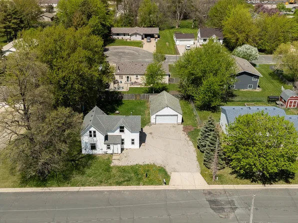 812 E Main St, Dodge Center, MN 55927