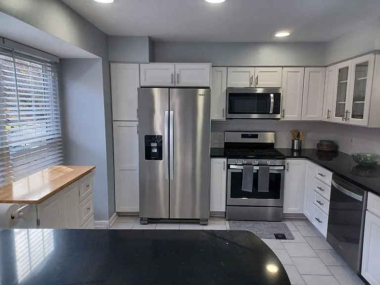8028 Green Valley Ln — Photo 7