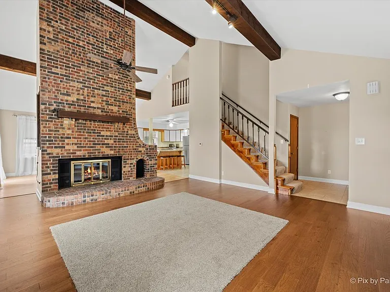 702 N View St — Photo 4